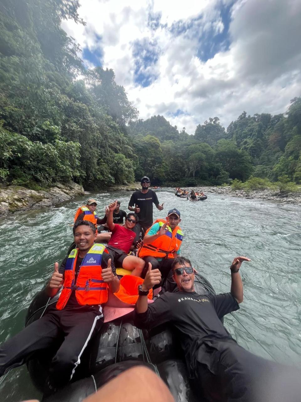 Pongo Guest House & Jungle Trekking Bukit Lawang Exterior photo
